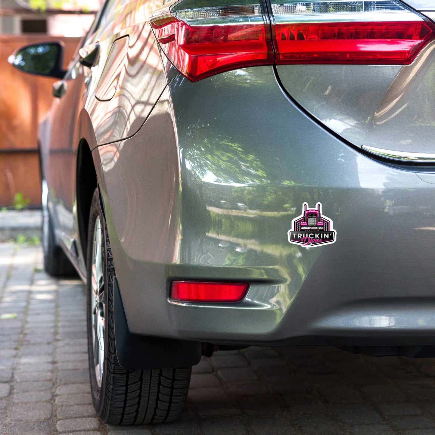 Signature Truckin Divas Bubble-free stickers
