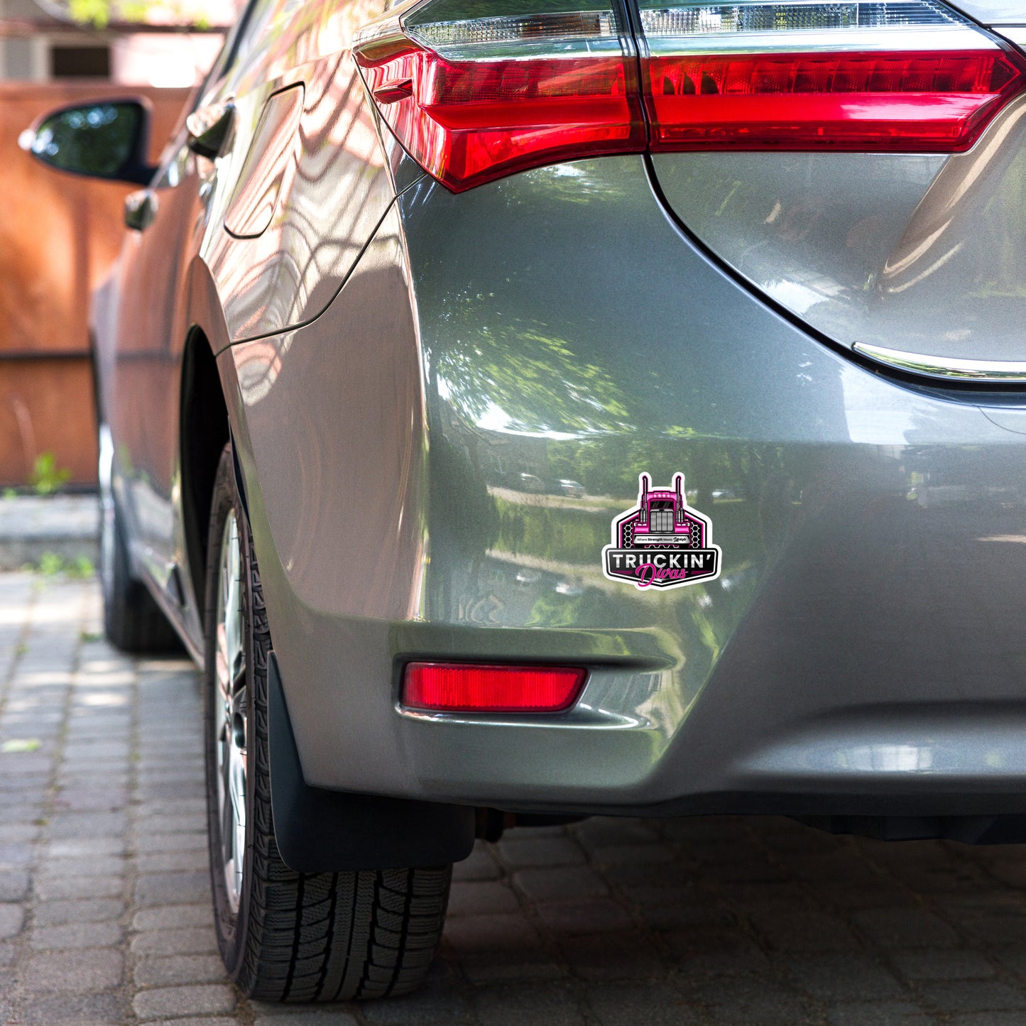 Signature Truckin Divas Bubble-free stickers