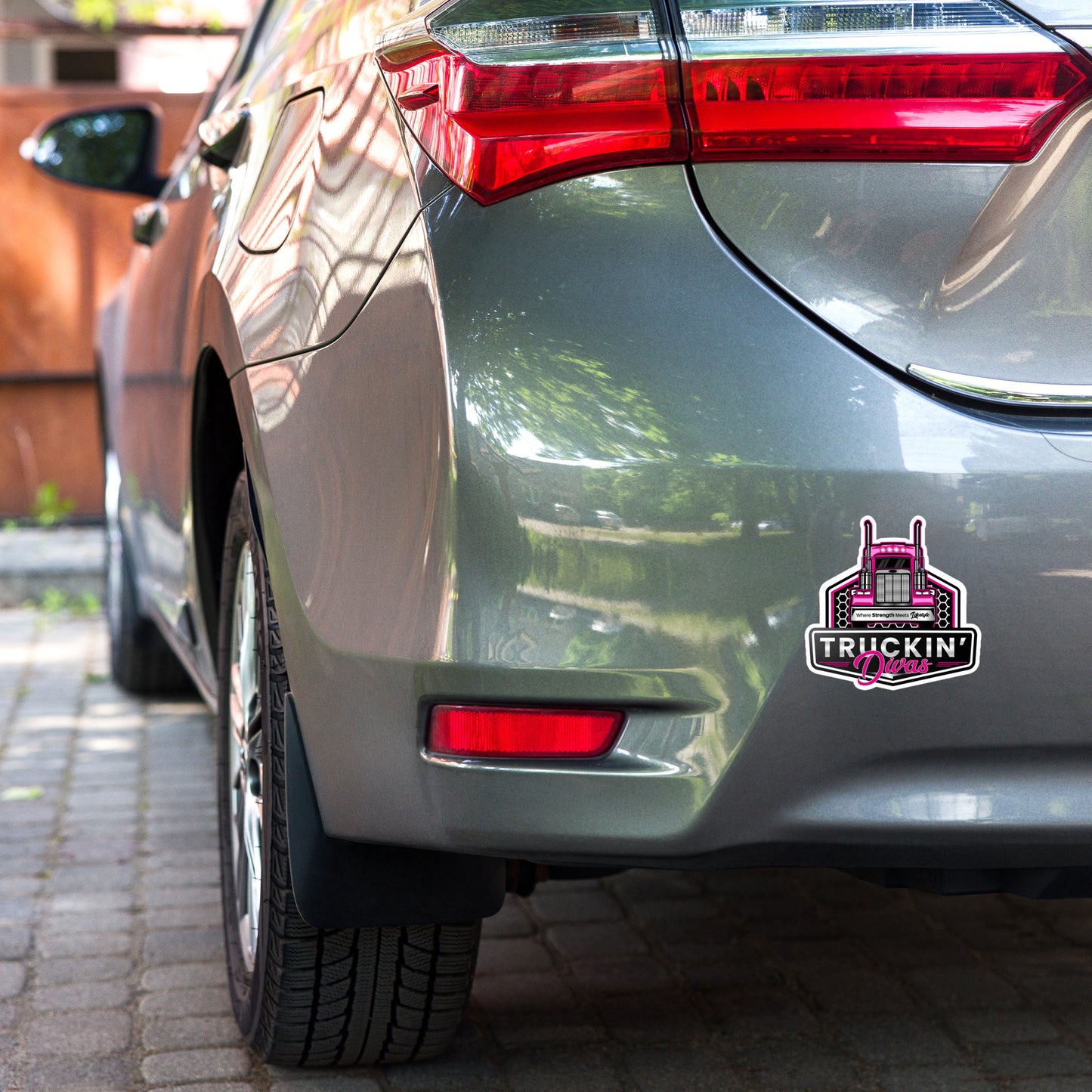 Signature Truckin Divas Bubble-free stickers